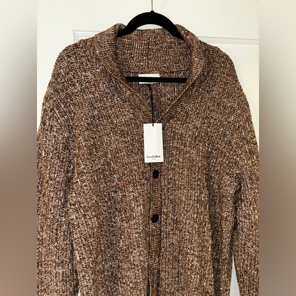 Goodfellow Cardigan, size L, has 5 buttons in front